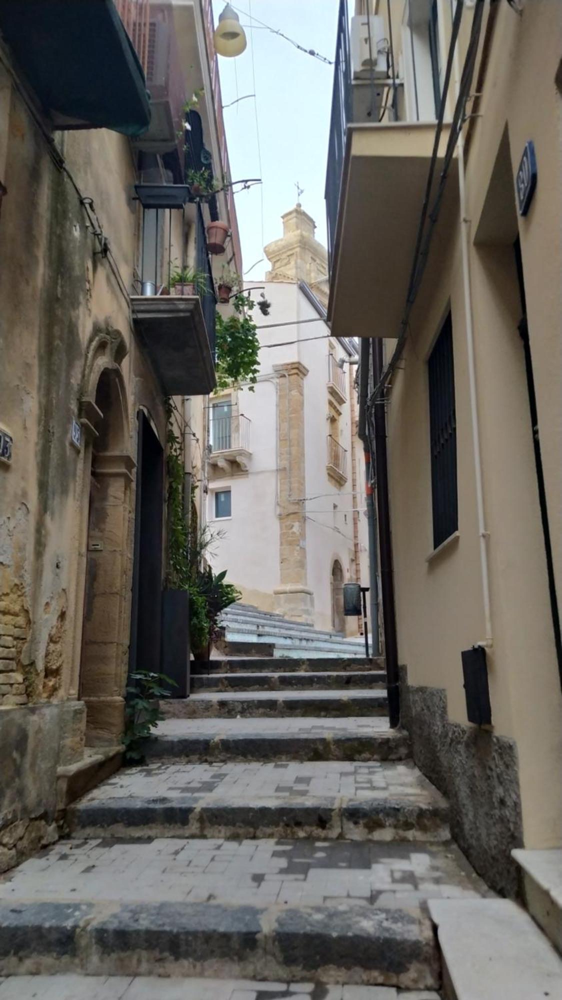 Guest House Alla Scala Caltagirone Exterior foto